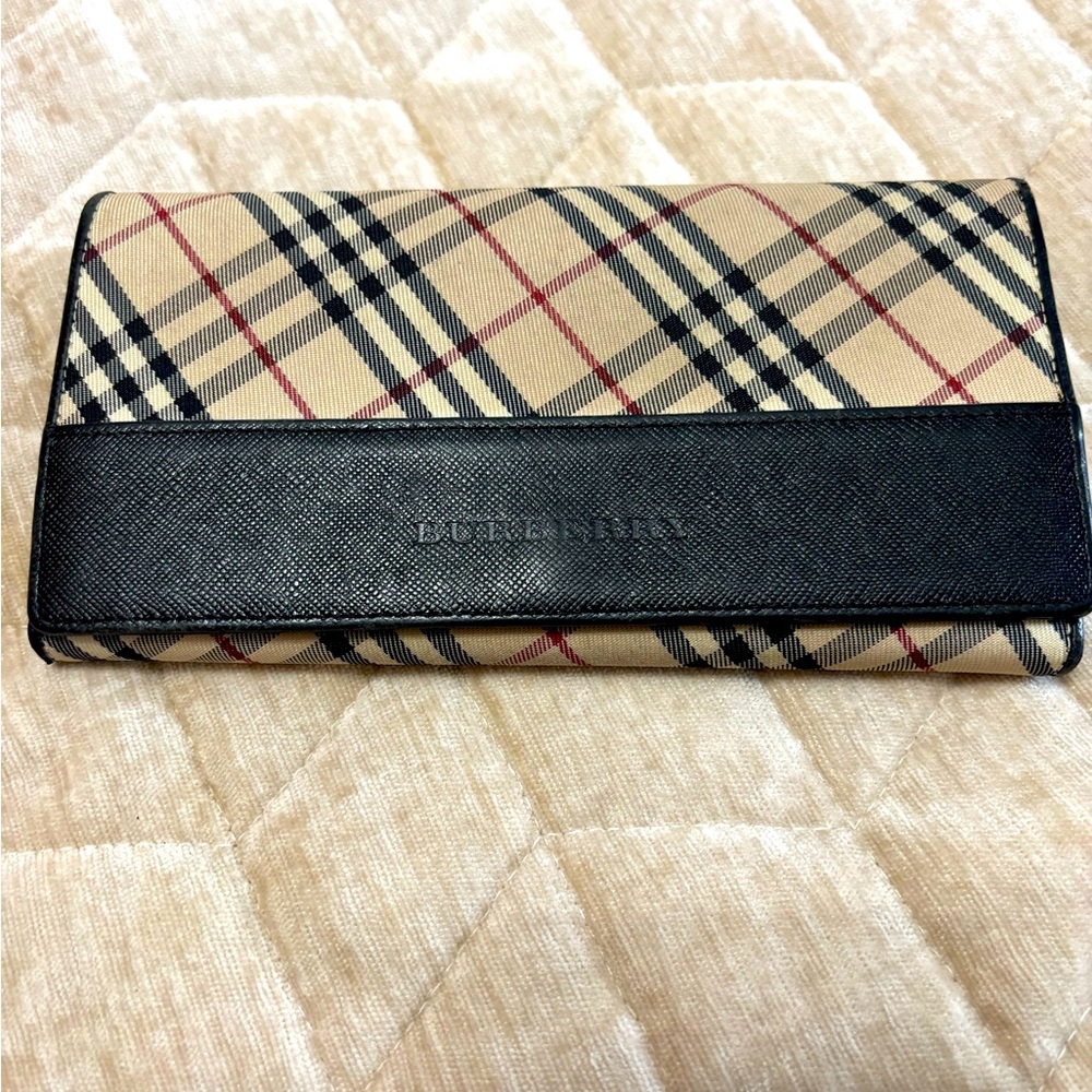 Gorgeous and spacious Burberry wallet! Like new!